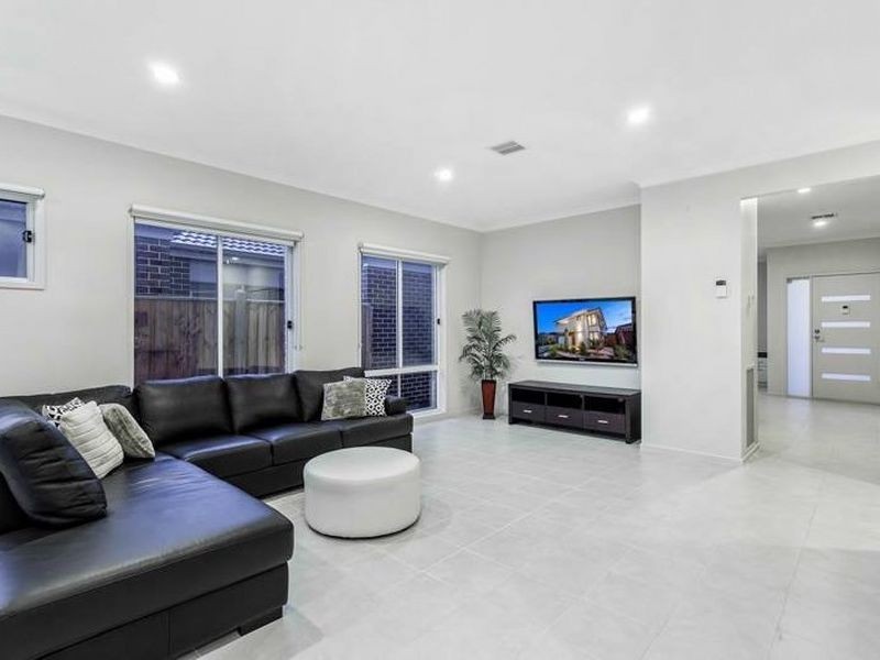 22 Waves Drive, Point Cook VIC 3030