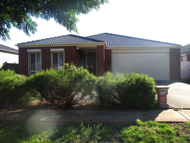 72 Bushlark Crescent, Williams Landing VIC 3027