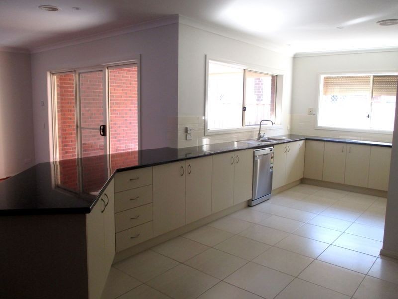 72 Bushlark Crescent, Williams Landing VIC 3027