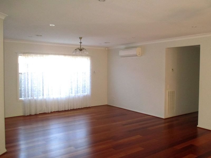 72 Bushlark Crescent, Williams Landing VIC 3027