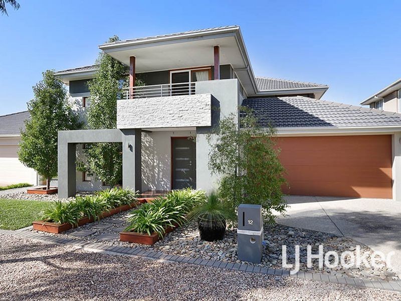 12 Bayside Drive, Sanctuary Lakes VIC 3030