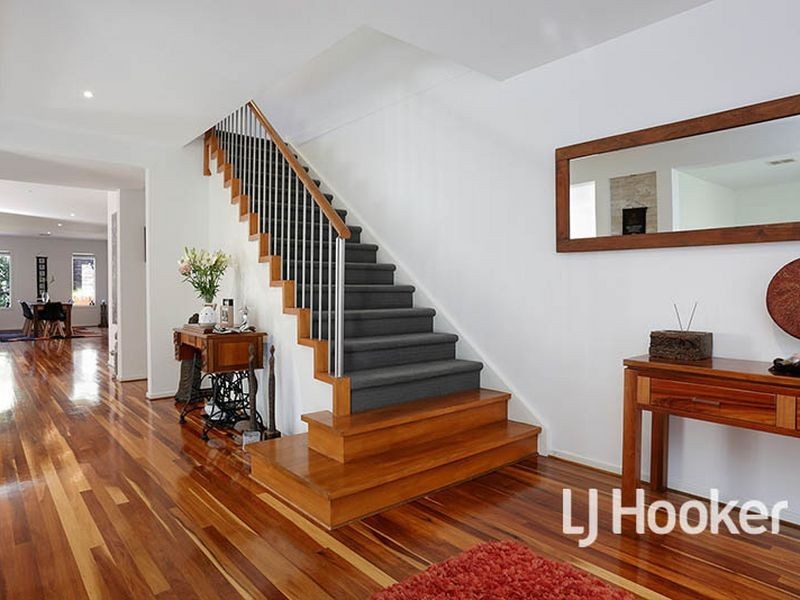 12 Bayside Drive, Sanctuary Lakes VIC 3030