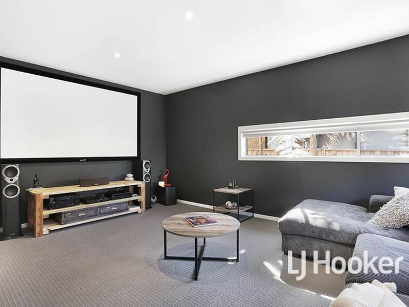 12 Bayside Drive, Sanctuary Lakes VIC 3030