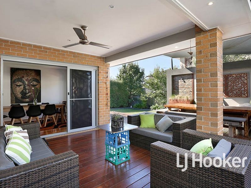 12 Bayside Drive, Sanctuary Lakes VIC 3030