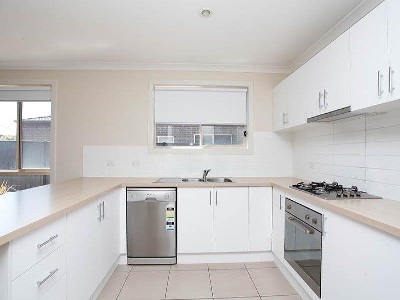 14 Nossal Drive, Point Cook VIC 3030