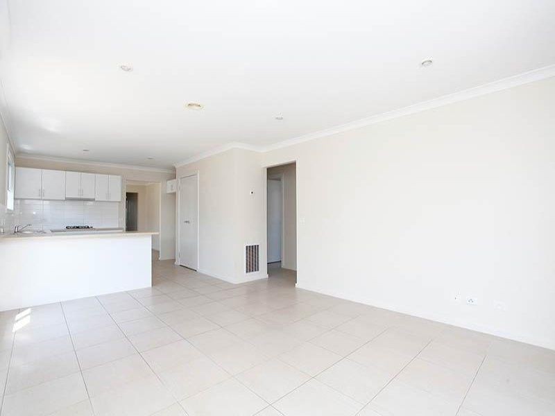 14 Nossal Drive, Point Cook VIC 3030