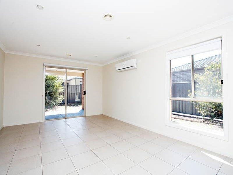 14 Nossal Drive, Point Cook VIC 3030