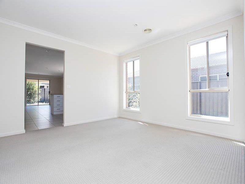 14 Nossal Drive, Point Cook VIC 3030