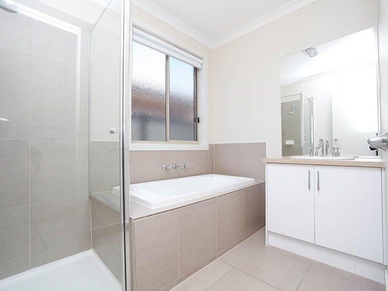14 Nossal Drive, Point Cook VIC 3030