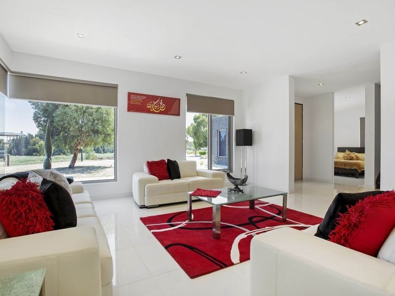 21 Sumner Crescent, Point Cook VIC 3030