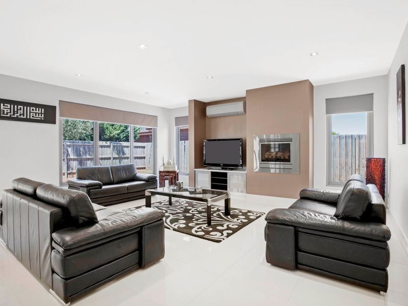 21 Sumner Crescent, Point Cook VIC 3030