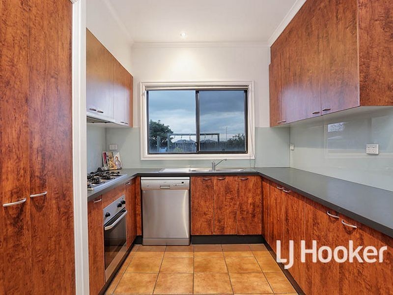 44 South Shore Avenue, Sanctuary Lakes VIC 3030