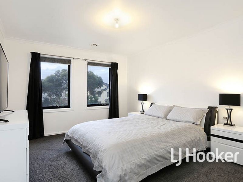 44 South Shore Avenue, Sanctuary Lakes VIC 3030