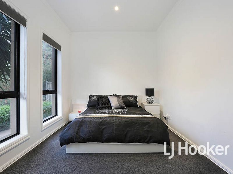 44 South Shore Avenue, Sanctuary Lakes VIC 3030