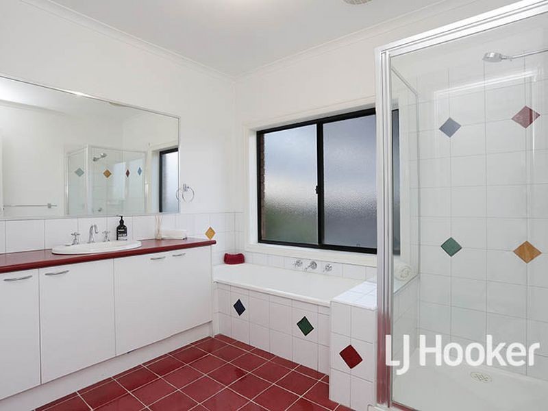 44 South Shore Avenue, Sanctuary Lakes VIC 3030