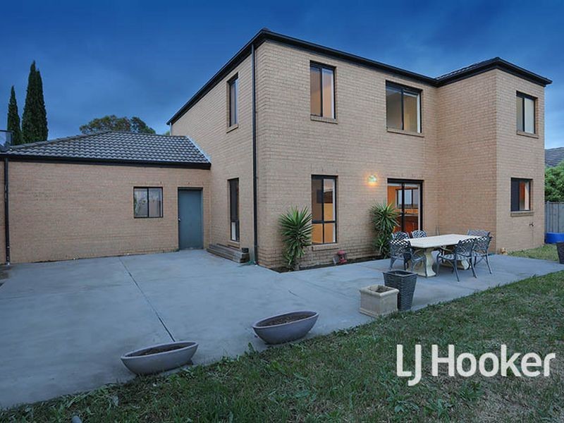 44 South Shore Avenue, Sanctuary Lakes VIC 3030