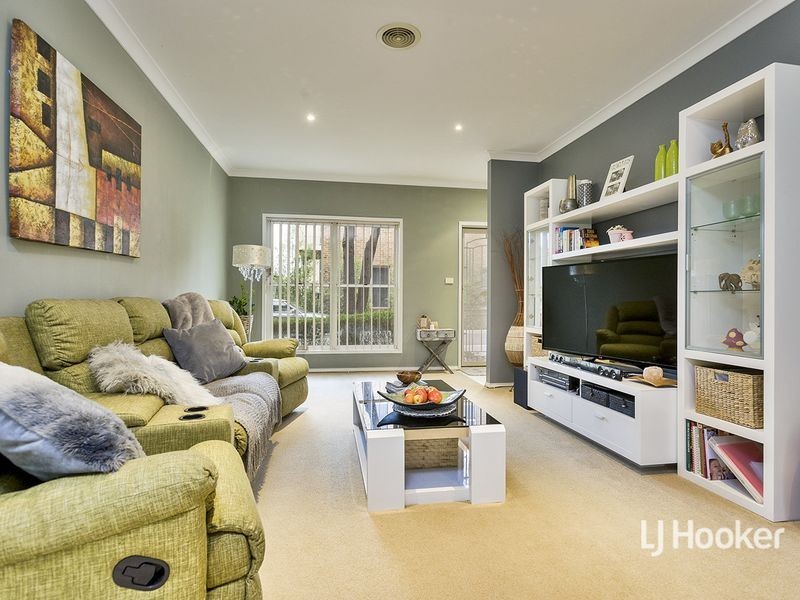 8/14 Mickleton Grove, Point Cook VIC 3030