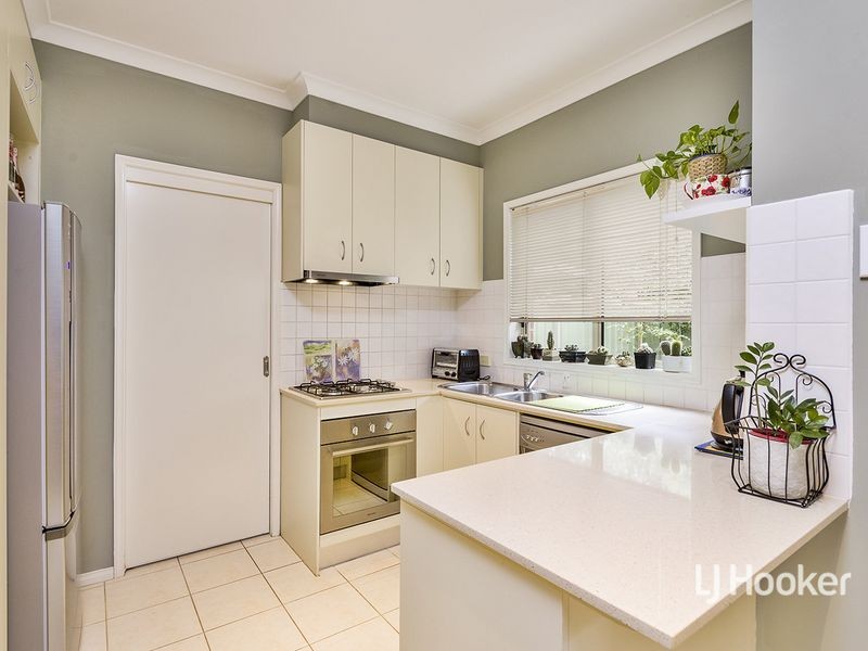 8/14 Mickleton Grove, Point Cook VIC 3030