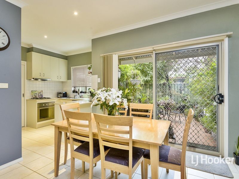 8/14 Mickleton Grove, Point Cook VIC 3030