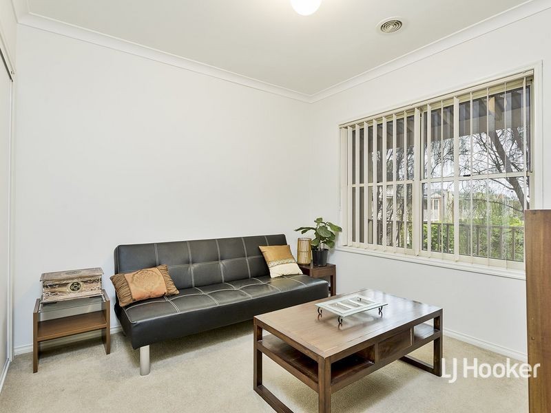 8/14 Mickleton Grove, Point Cook VIC 3030