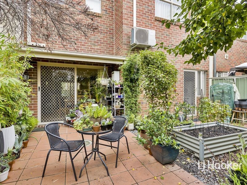 8/14 Mickleton Grove, Point Cook VIC 3030