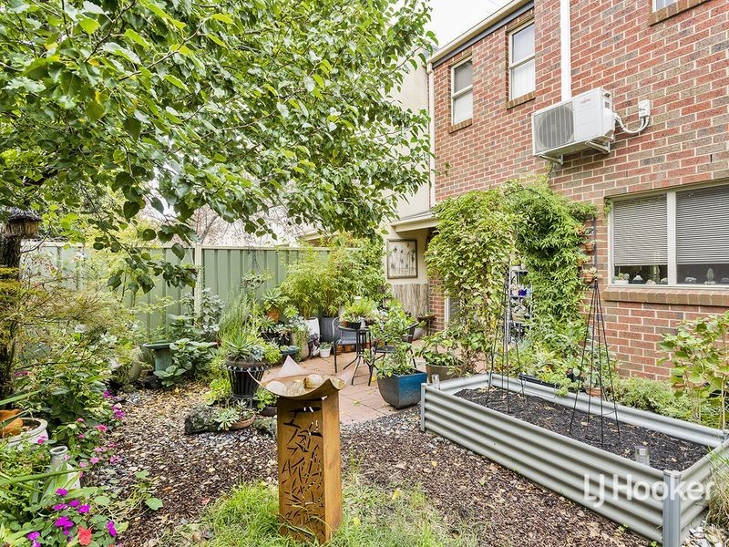 8/14 Mickleton Grove, Point Cook VIC 3030