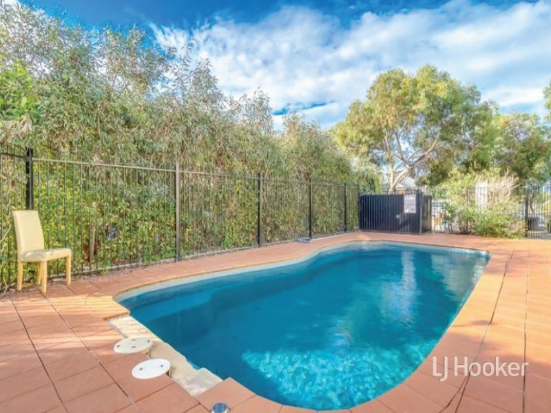 8/14 Mickleton Grove, Point Cook VIC 3030