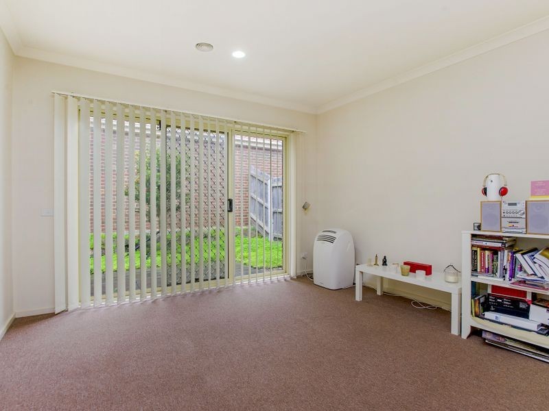 8 Kristian Drive, Hillside VIC 3037