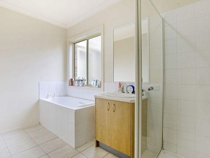 8 Kristian Drive, Hillside VIC 3037