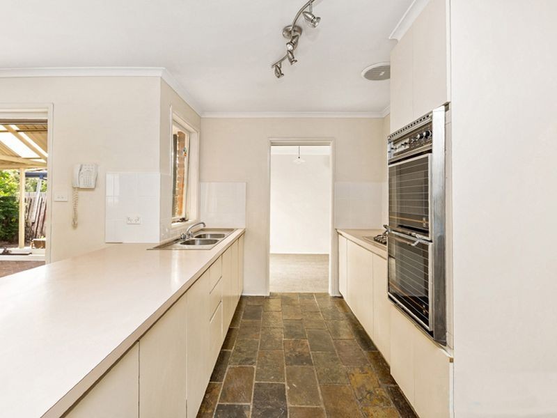 2 Rosscommon Place, Seabrook VIC 3028