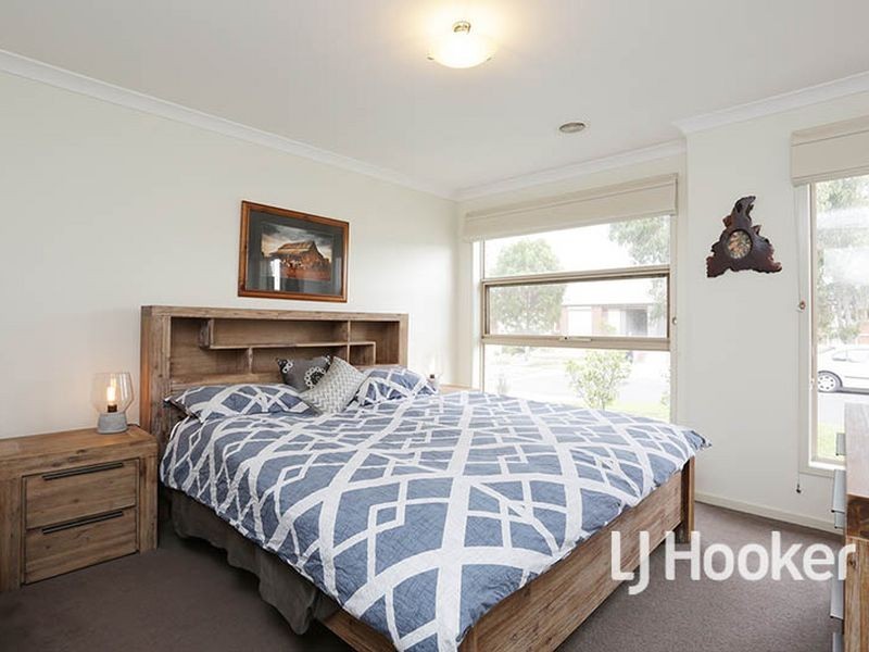 27 Arrowgrass Drive, Point Cook VIC 3030