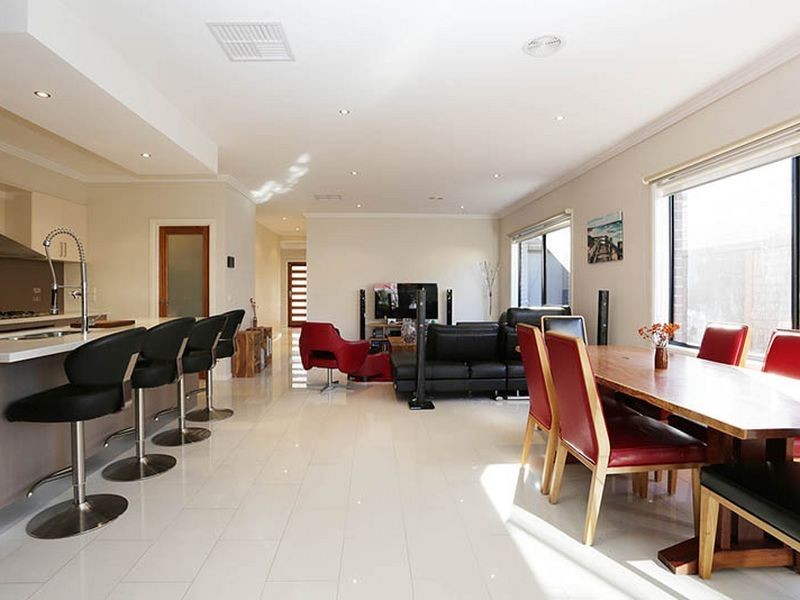 8 Waves Drive, Point Cook VIC 3030