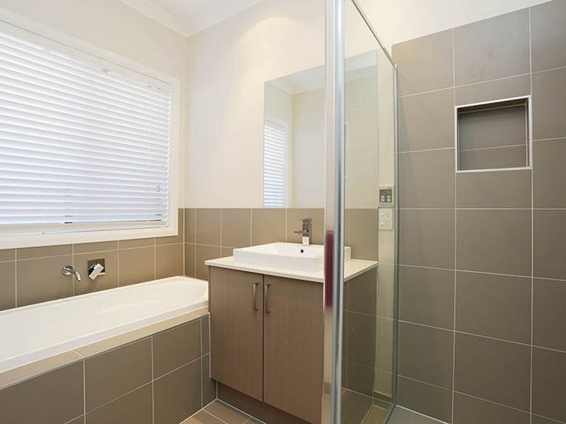 8 Waves Drive, Point Cook VIC 3030