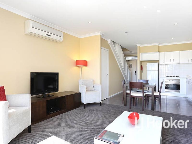 15/9 Greg Norman Drive, Sanctuary Lakes VIC 3030