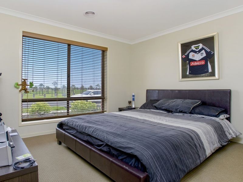 45 Waiben Crescent, Point Cook VIC 3030