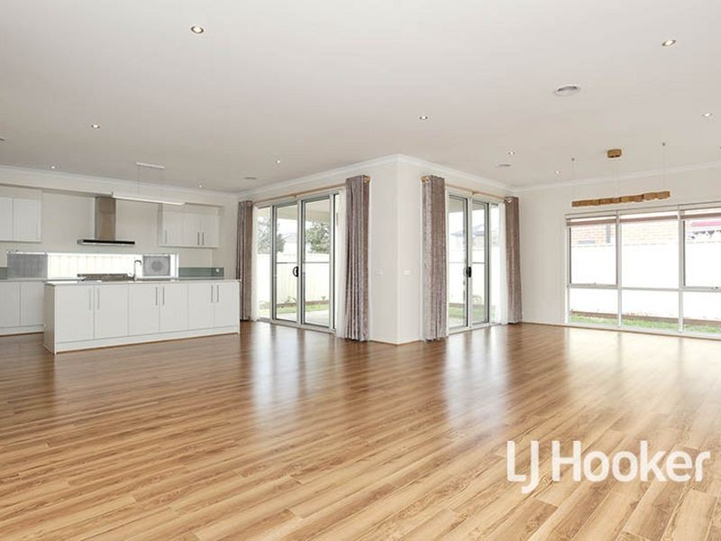 19 Broadstone Way, Point Cook VIC 3030