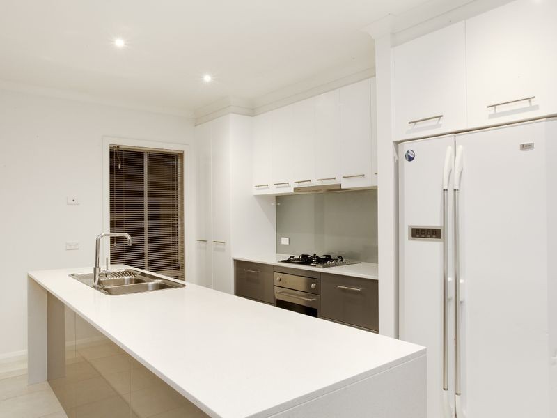 21 Montclair Street, Sanctuary Lakes VIC 3030