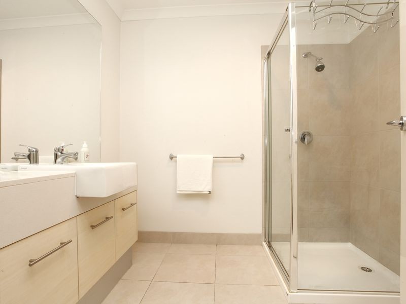 21 Montclair Street, Sanctuary Lakes VIC 3030