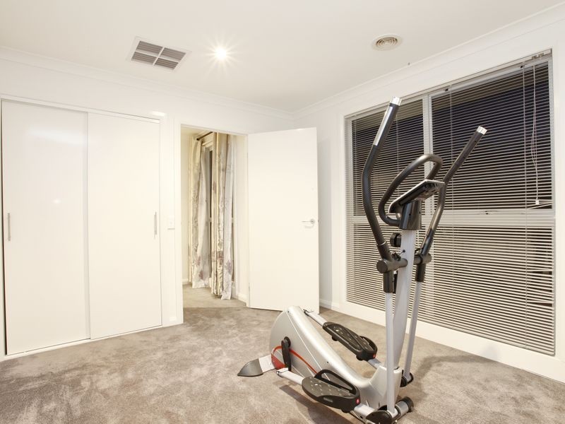 21 Montclair Street, Sanctuary Lakes VIC 3030