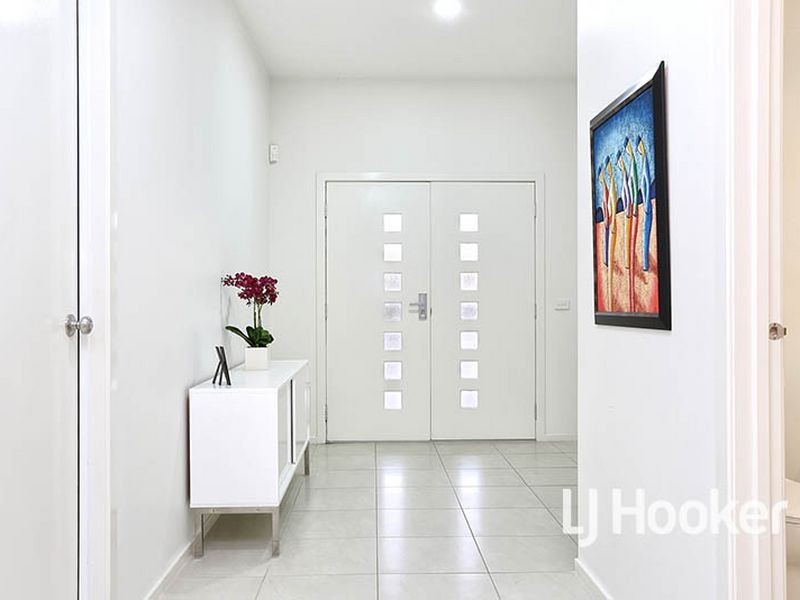 14 Whitecaps Avenue, Point Cook VIC 3030