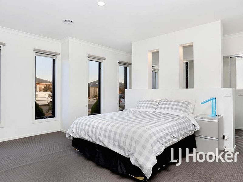 14 Whitecaps Avenue, Point Cook VIC 3030