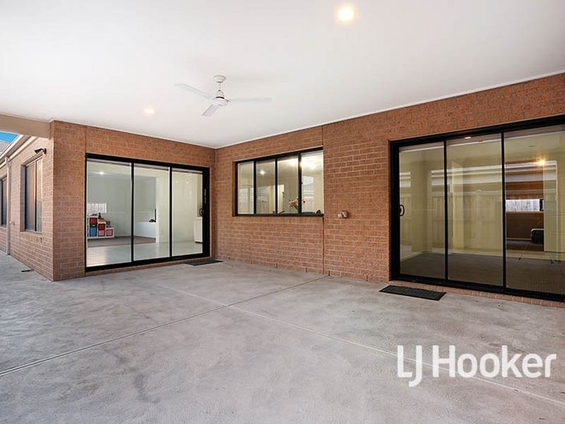 14 Whitecaps Avenue, Point Cook VIC 3030