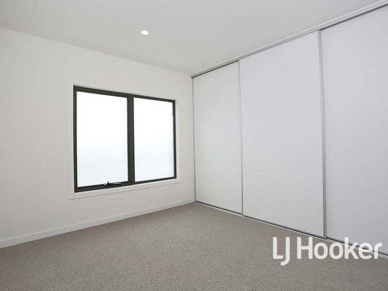 79 Waterhaven Boulevard, Point Cook VIC 3030