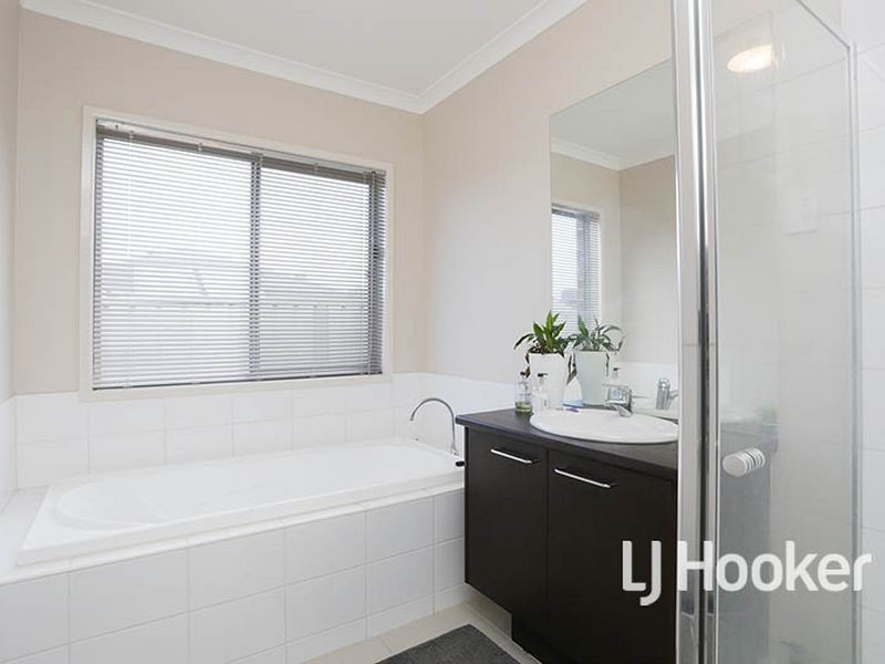 27 Bushfield Road, Truganina VIC 3029