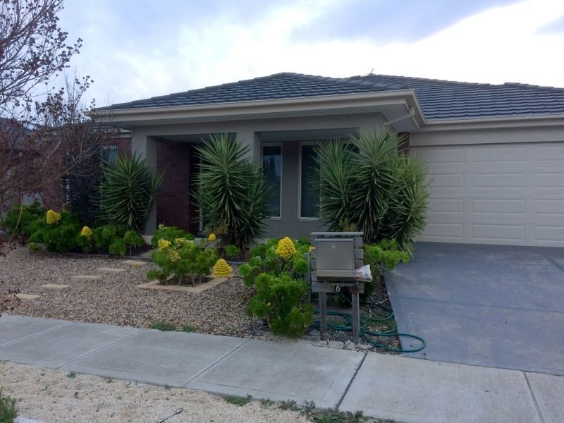 16 Whitecaps Avenue, Point Cook VIC 3030