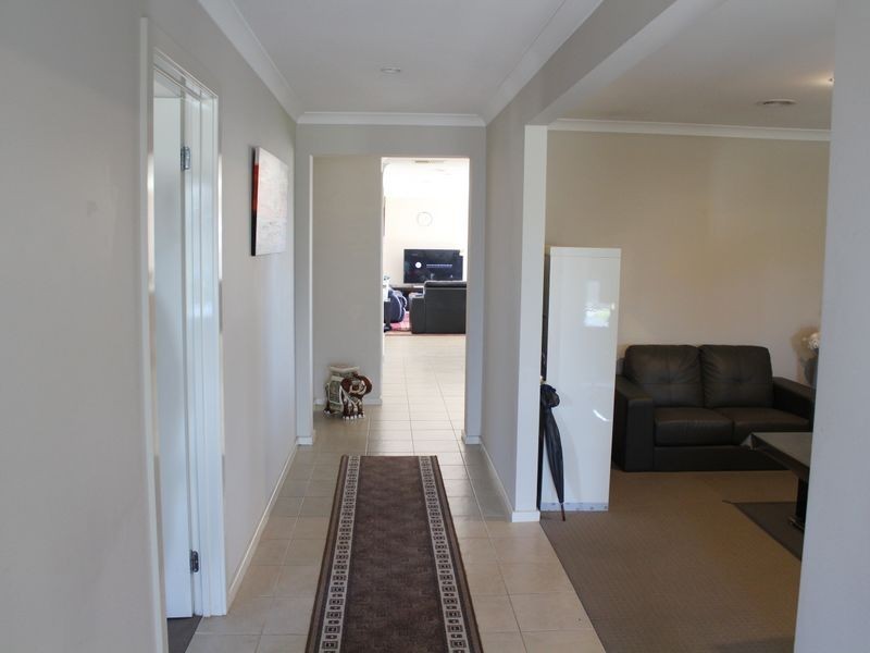 16 Whitecaps Avenue, Point Cook VIC 3030