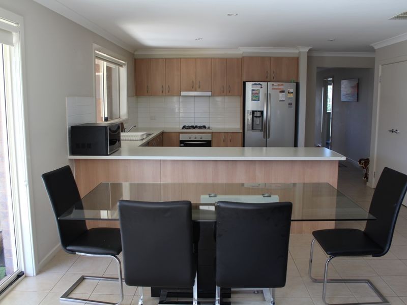 16 Whitecaps Avenue, Point Cook VIC 3030