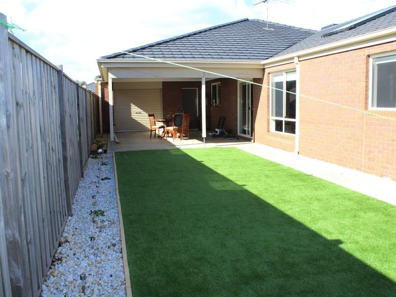16 Whitecaps Avenue, Point Cook VIC 3030