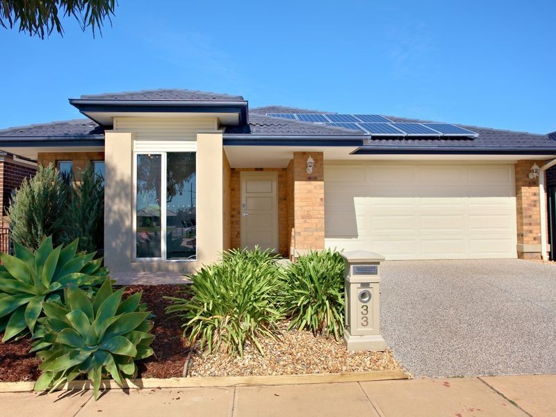 33 Breasley Parkway, Point Cook VIC 3030