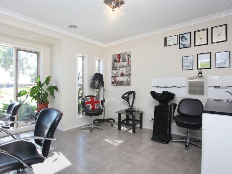 33 Breasley Parkway, Point Cook VIC 3030